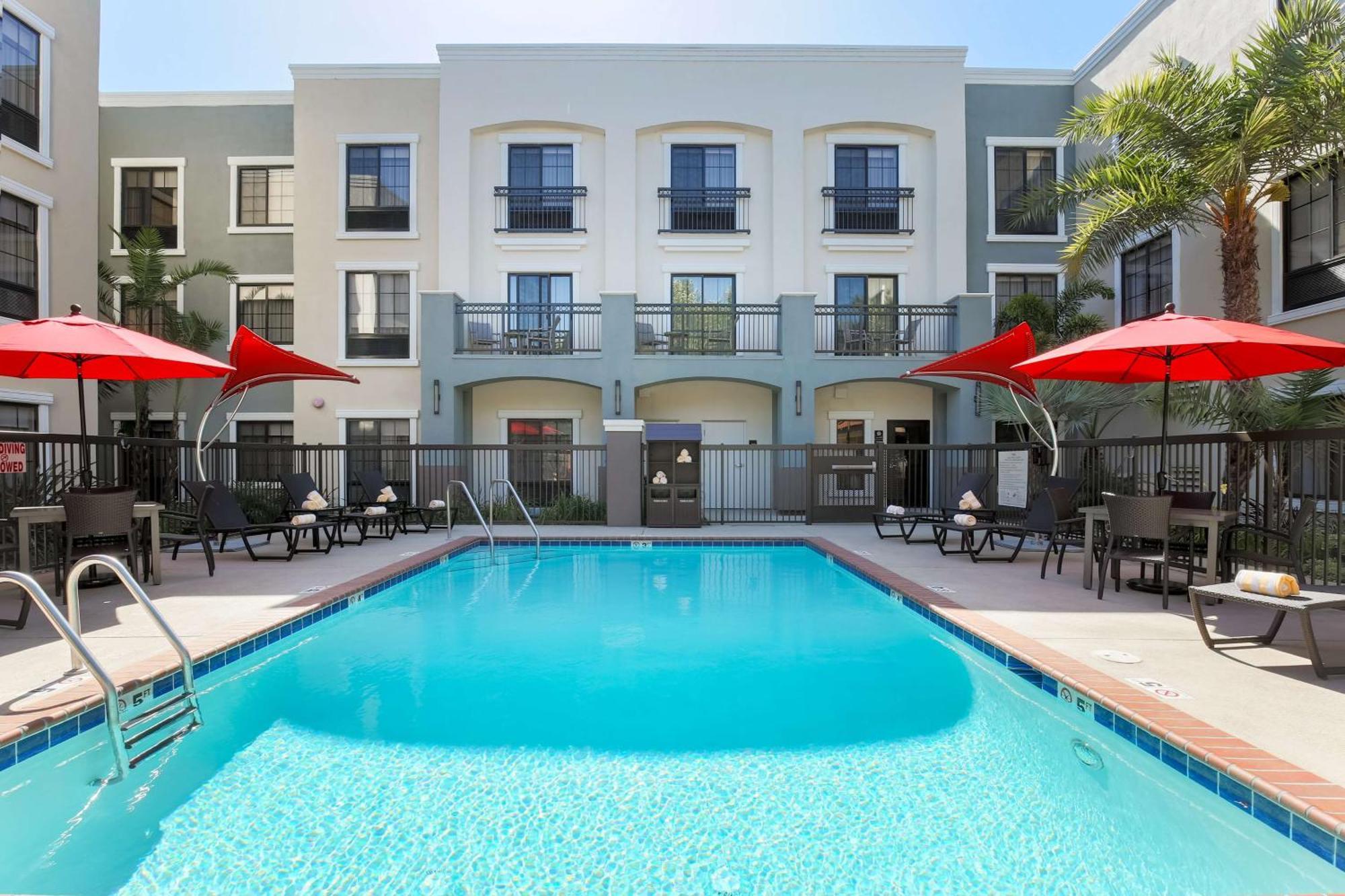 Hampton Inn Santa Barbara/Goleta מראה חיצוני תמונה